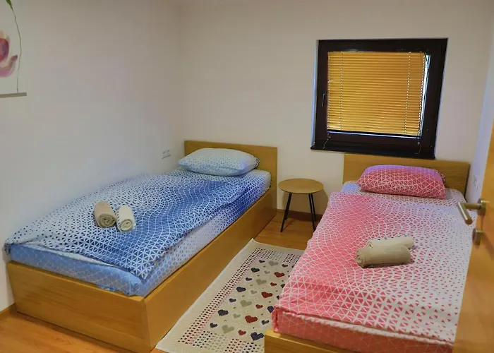 Holiday home Homes Pozitiva *