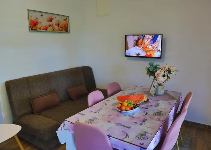 Holiday home Homes Pozitiva